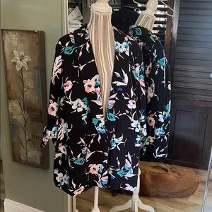 🛑 1 hour sale. Lane Bryant, plus 22/24, Beautiful, Slimming Floral Black Blazer